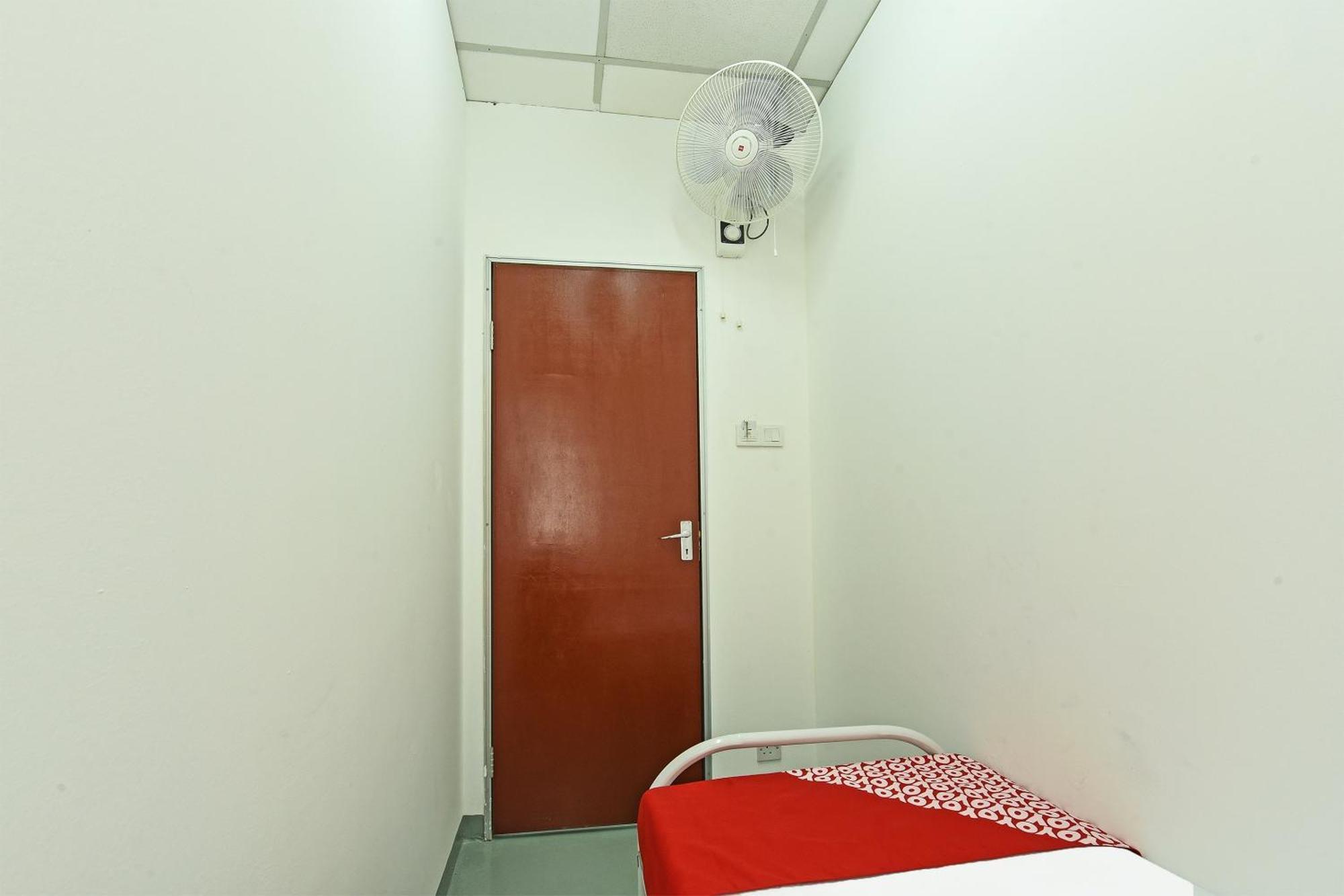 吉隆坡 斯波特昂90500斯里南派地铁青年旅馆酒店 外观 照片
